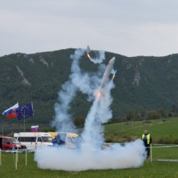  Delfin utrzeni ploutve s motorem 